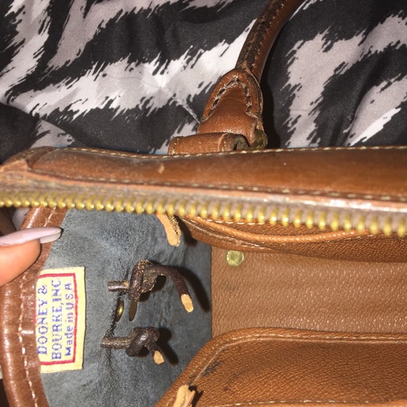 Beautiful and Authentic Vintage Dooney & Bourke - Picture 3 of 5